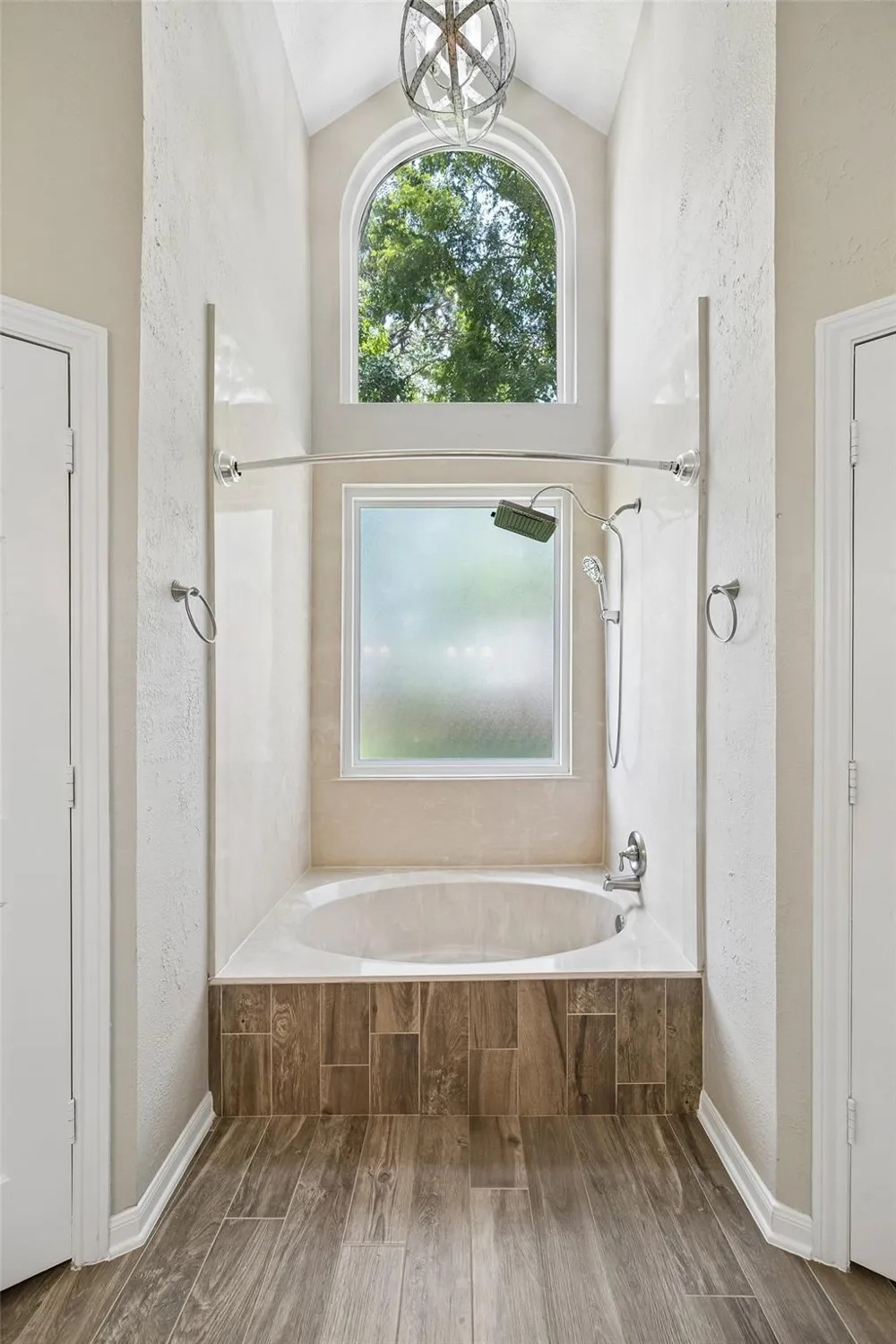2906 Eagle Creek Drive Kingwood, TX 77345