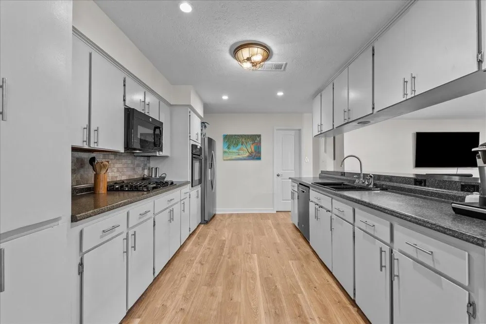 23 Harbor Lane Kemah, TX 77565