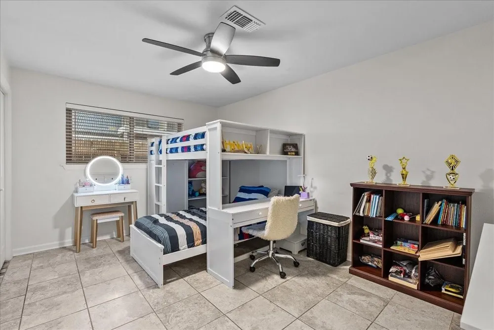 23 Harbor Lane Kemah, TX 77565