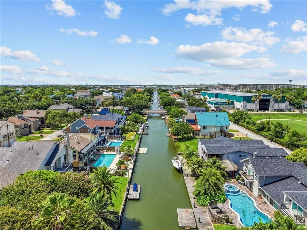 23 Harbor Lane Kemah, TX 77565