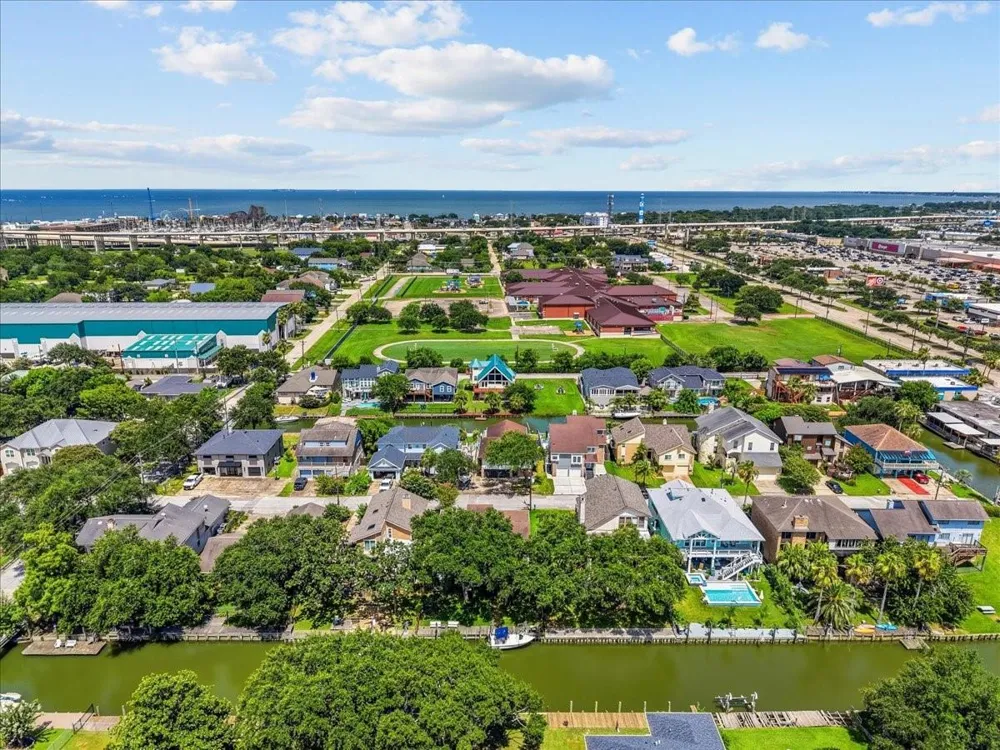 23 Harbor Lane Kemah, TX 77565