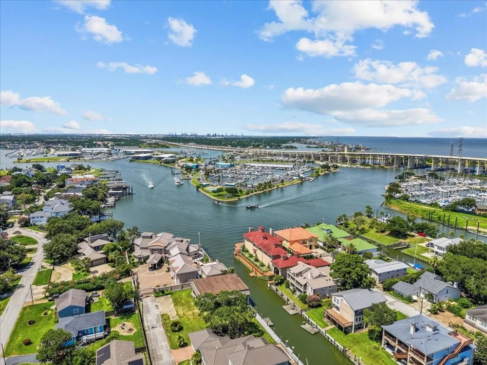 23 Harbor Lane Kemah, TX 77565