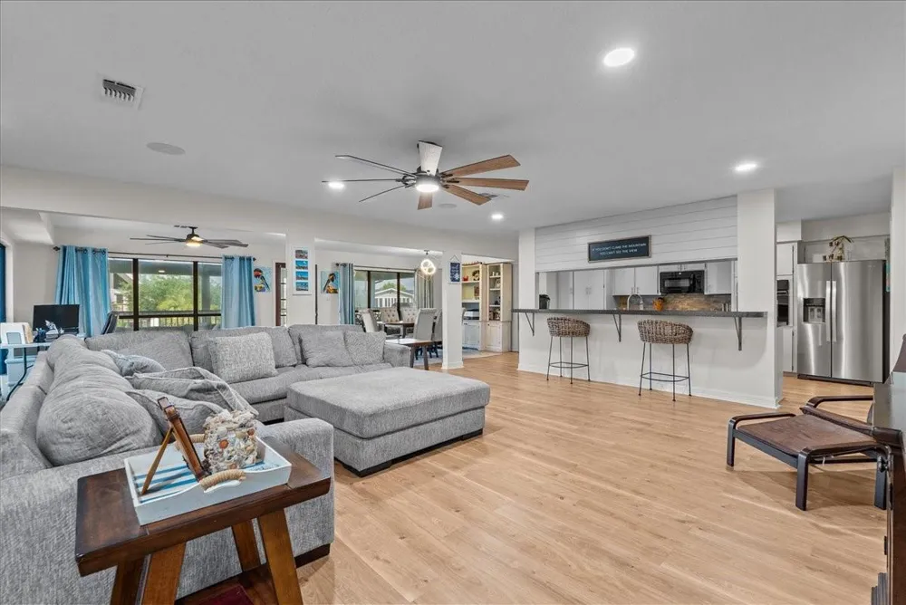23 Harbor Lane Kemah, TX 77565