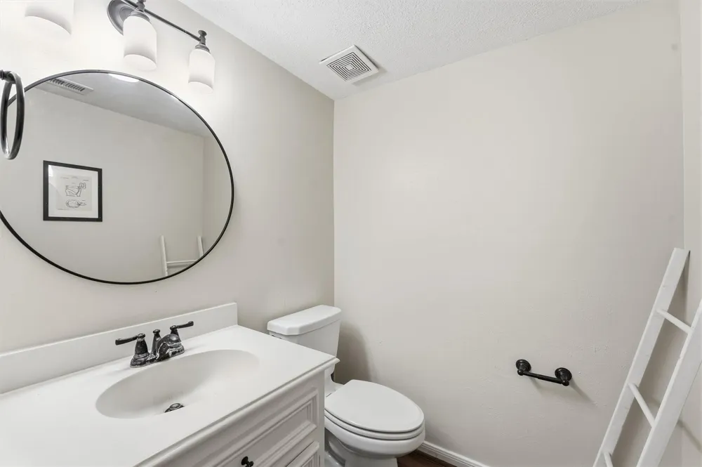 3822 Lakewood Drive Montgomery, TX 77356