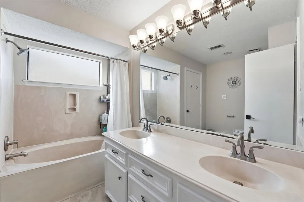 3822 Lakewood Drive Montgomery, TX 77356