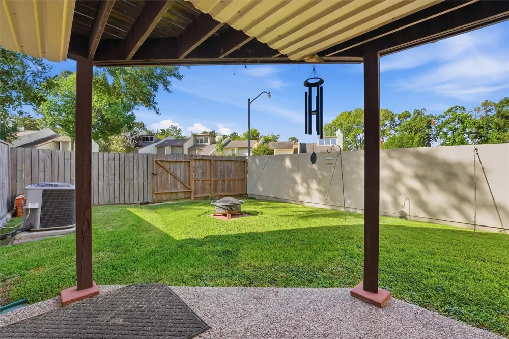 3822 Lakewood Drive Montgomery, TX 77356