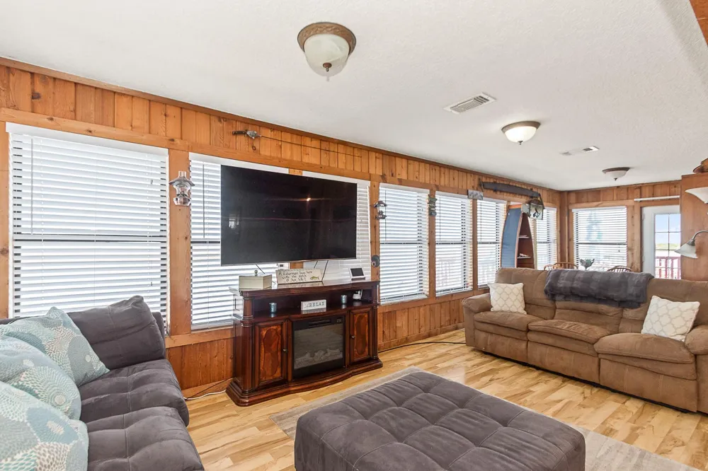 222 Fishermans Isle Brazoria, TX 77422