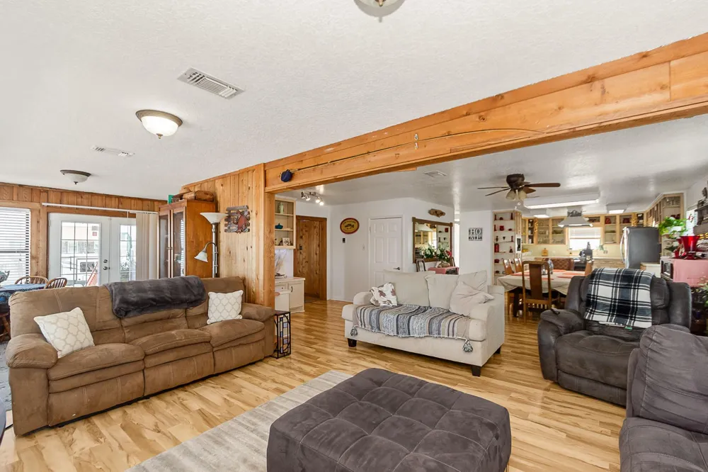 222 Fishermans Isle Brazoria, TX 77422