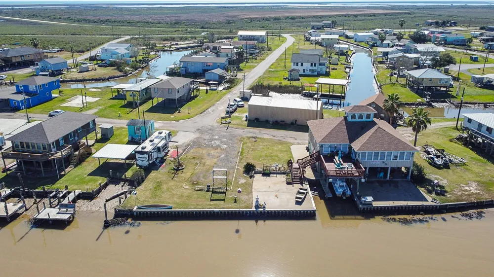 222 Fishermans Isle Brazoria, TX 77422