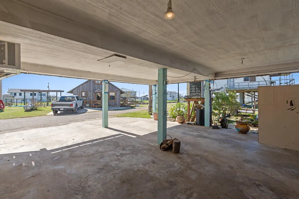 222 Fishermans Isle Brazoria, TX 77422
