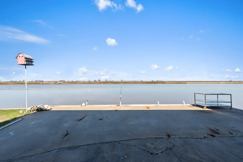 222 Fishermans Isle Brazoria, TX 77422