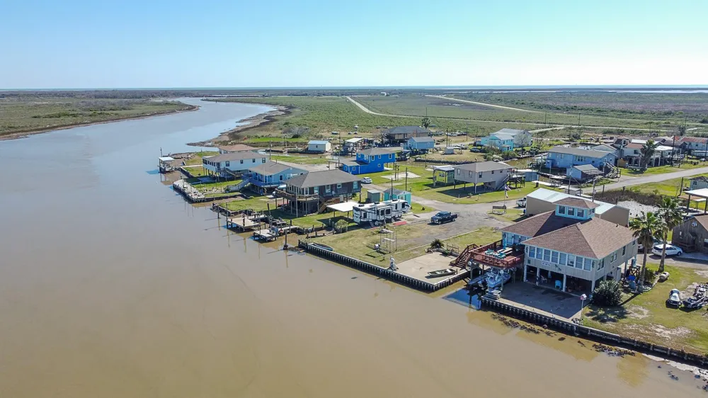 222 Fishermans Isle Brazoria, TX 77422