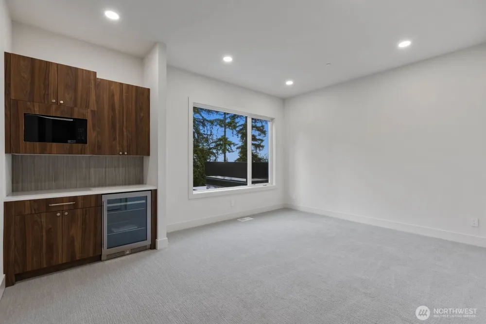 6020 175th Court SE Bellevue, WA 98006