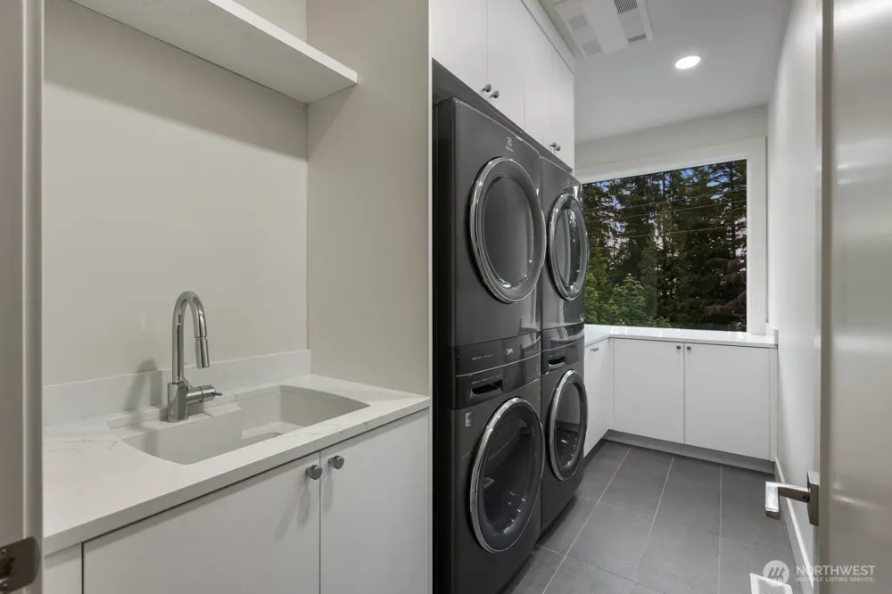 6020 175th Court SE Bellevue, WA 98006