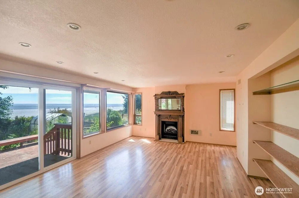 180 Sunrise Avenue SE Ocean Shores, WA 98569