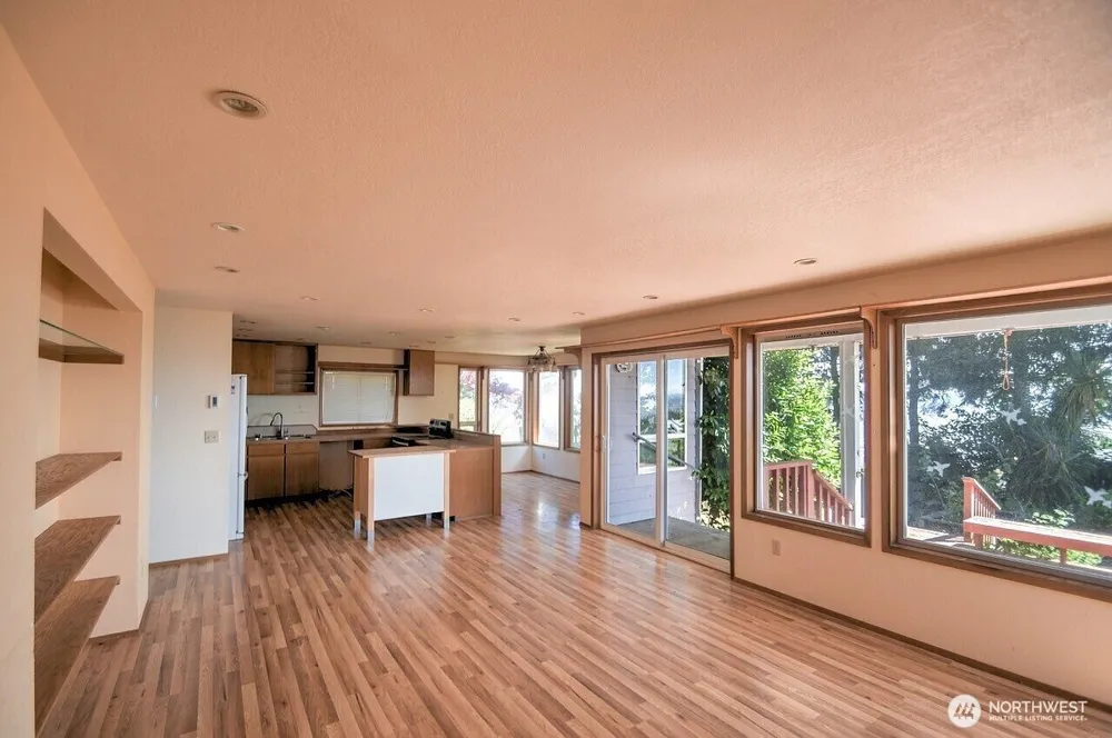 180 Sunrise Avenue SE Ocean Shores, WA 98569