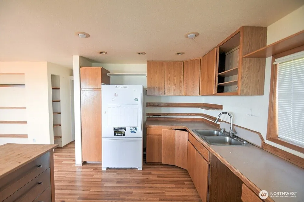 180 Sunrise Avenue SE Ocean Shores, WA 98569