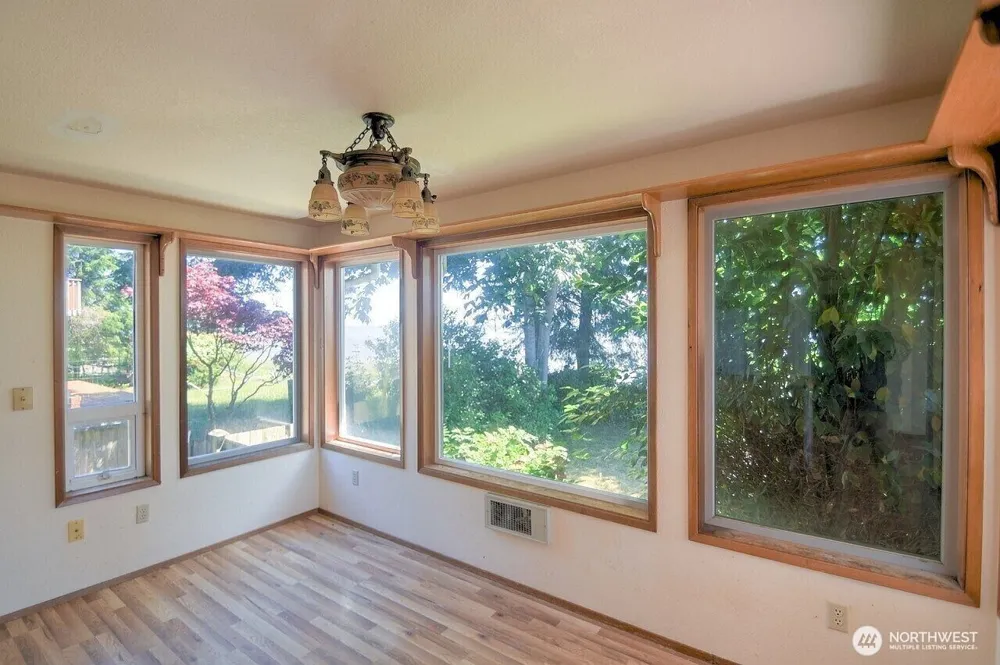 180 Sunrise Avenue SE Ocean Shores, WA 98569