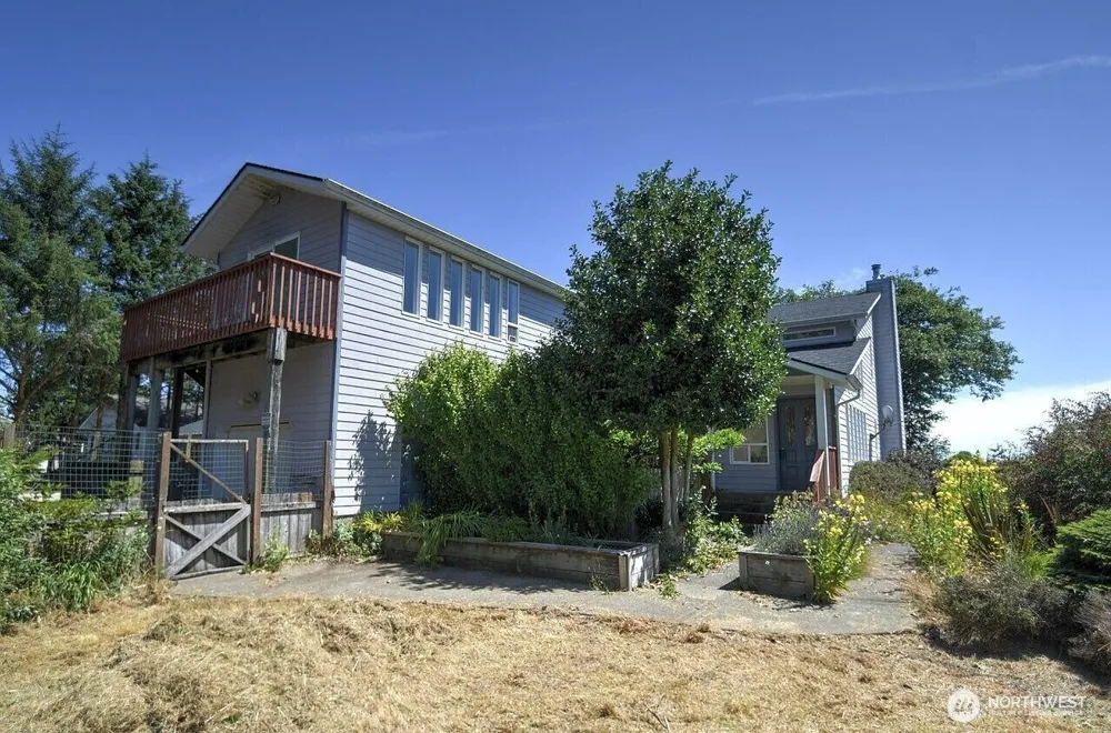 180 Sunrise Avenue SE Ocean Shores, WA 98569