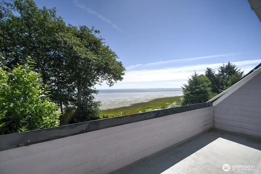 180 Sunrise Avenue SE Ocean Shores, WA 98569