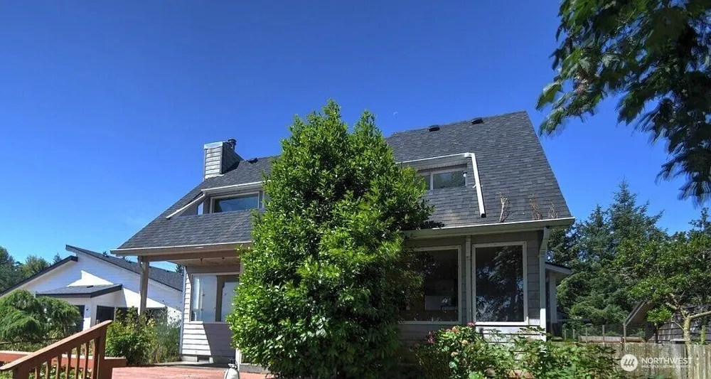180 Sunrise Avenue SE Ocean Shores, WA 98569