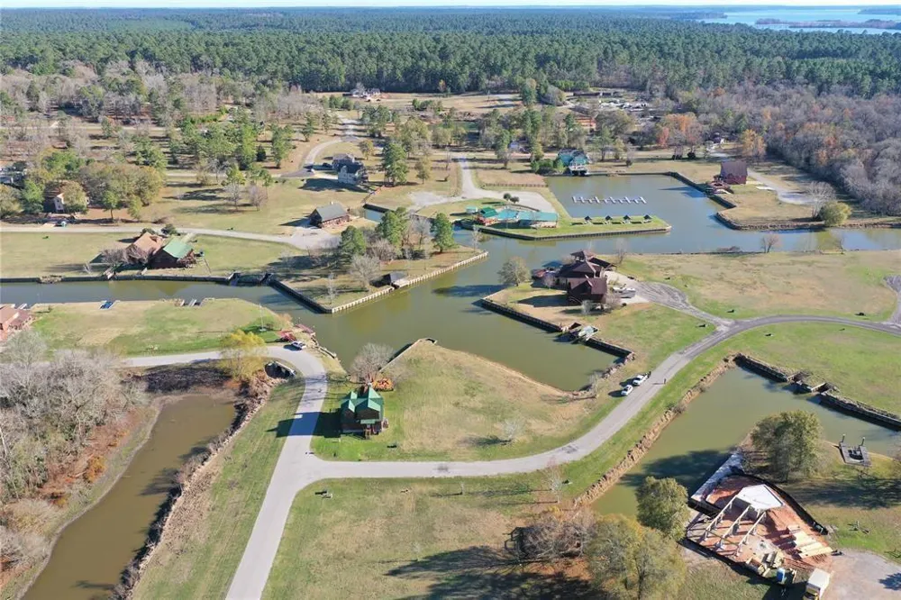 7 Wilderness Trail Huntsville, TX 77340