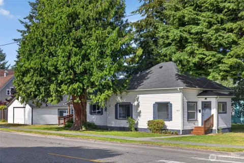 902 Fidalgo Street