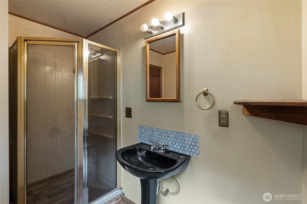 8344 Highway 112 Sekiu, WA 98381