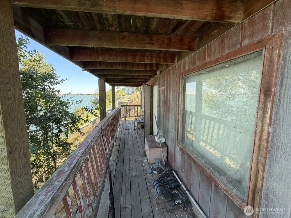 2745 NE Westshore Dr Moses Lake, WA 98837