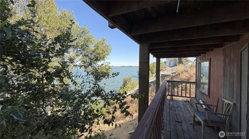 2745 NE Westshore Dr Moses Lake, WA 98837