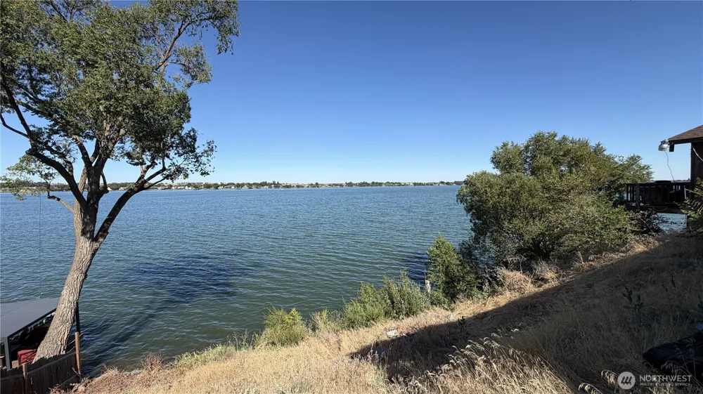 2745 NE Westshore Dr Moses Lake, WA 98837