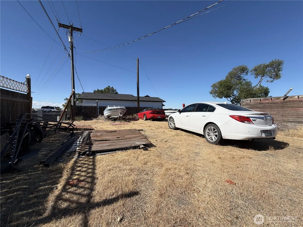 2745 NE Westshore Dr Moses Lake, WA 98837
