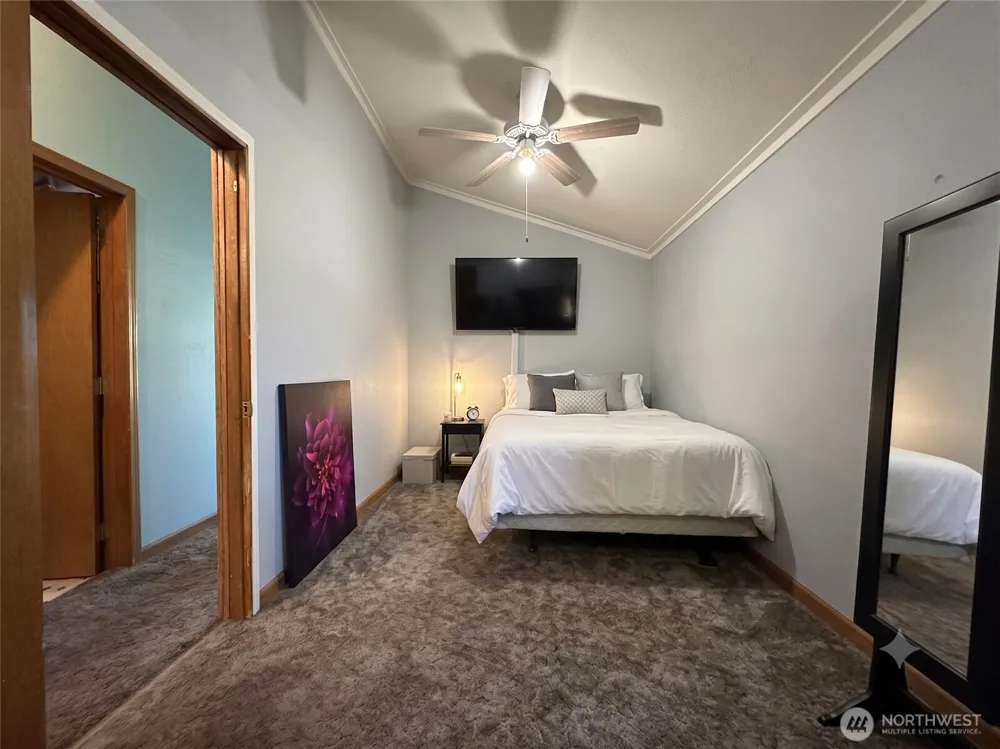 2745 NE Westshore Dr Moses Lake, WA 98837