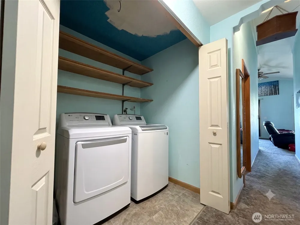 2745 NE Westshore Dr Moses Lake, WA 98837
