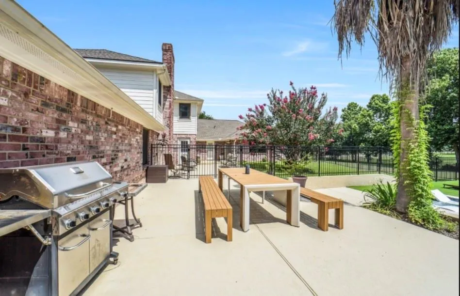 3011 Willow Oak Lane Sealy, TX 77474