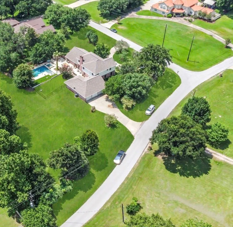 3011 Willow Oak Lane Sealy, TX 77474