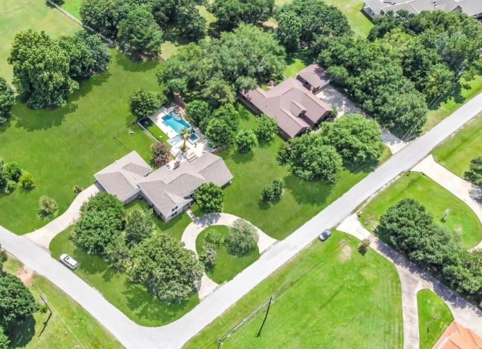 3011 Willow Oak Lane Sealy, TX 77474