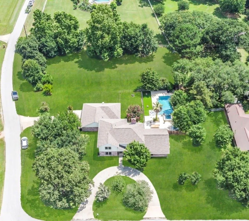 3011 Willow Oak Lane Sealy, TX 77474