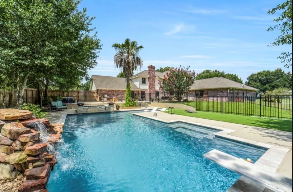 3011 Willow Oak Lane Sealy, TX 77474
