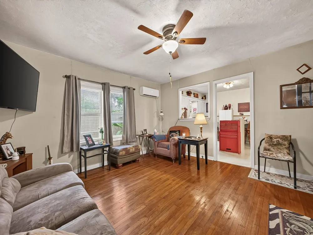 3514 Commerce Street Damon, TX 77430