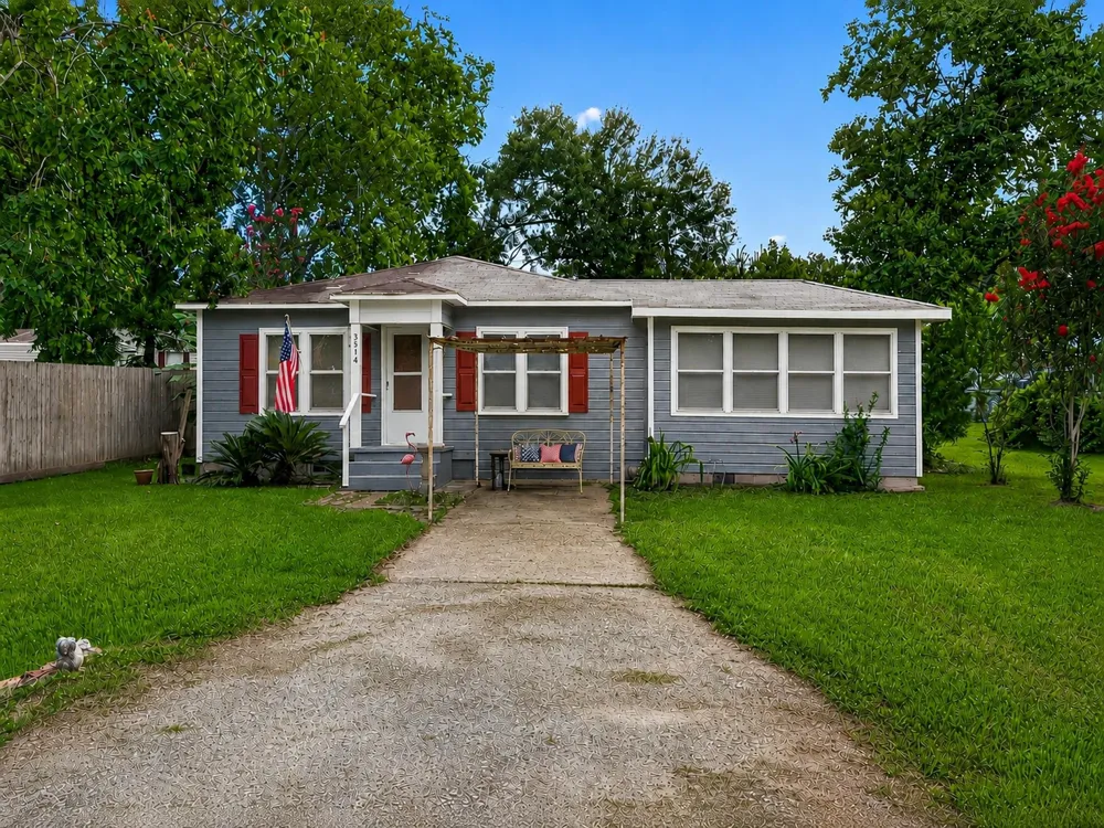 3514 Commerce Street Damon, TX 77430