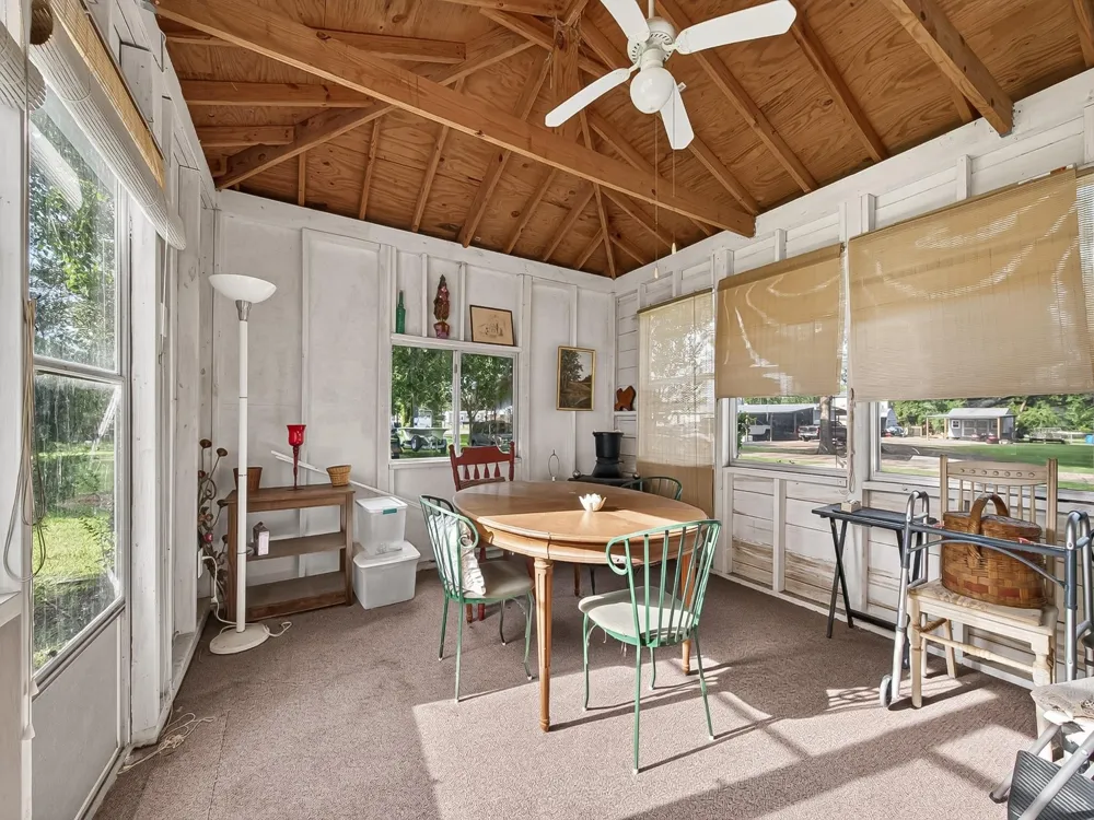 3514 Commerce Street Damon, TX 77430