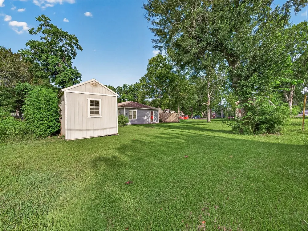 3514 Commerce Street Damon, TX 77430