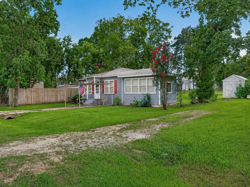 3514 Commerce Street Damon, TX 77430