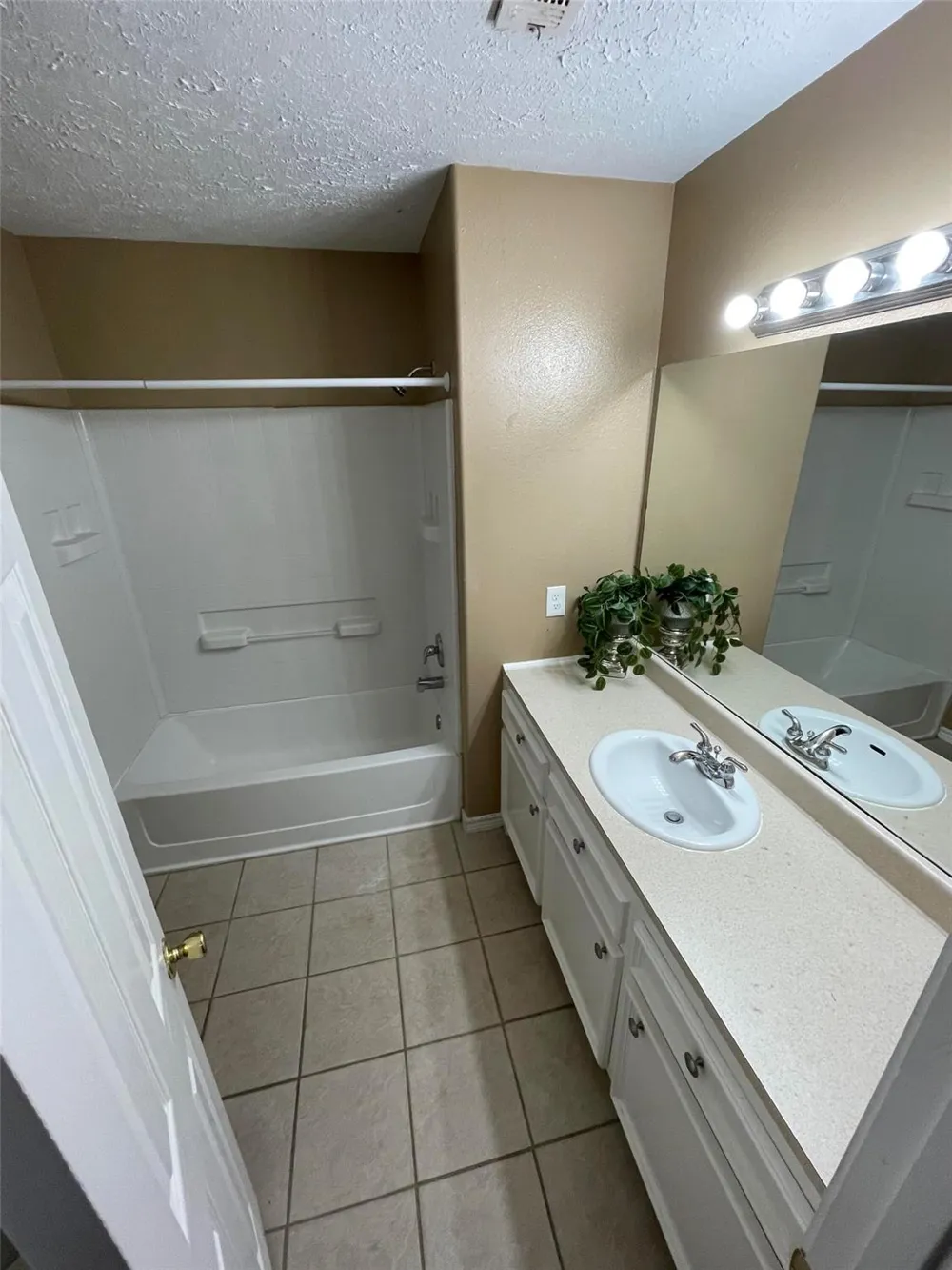 1499 E Dallas Street Conroe, TX 77301