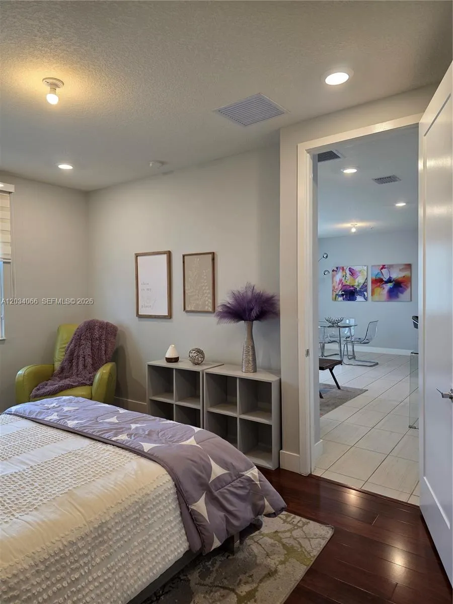 10222 NW 64th Way #302 Doral, FL 33178