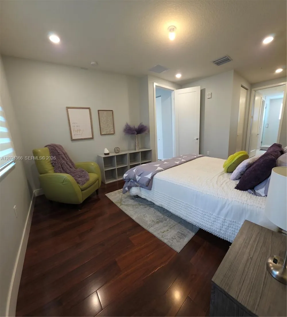 10222 NW 64th Way #302 Doral, FL 33178