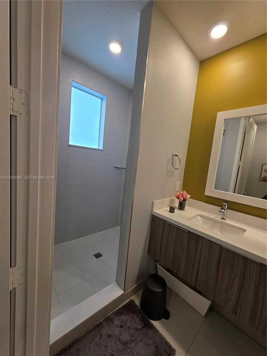10222 NW 64th Way #302 Doral, FL 33178