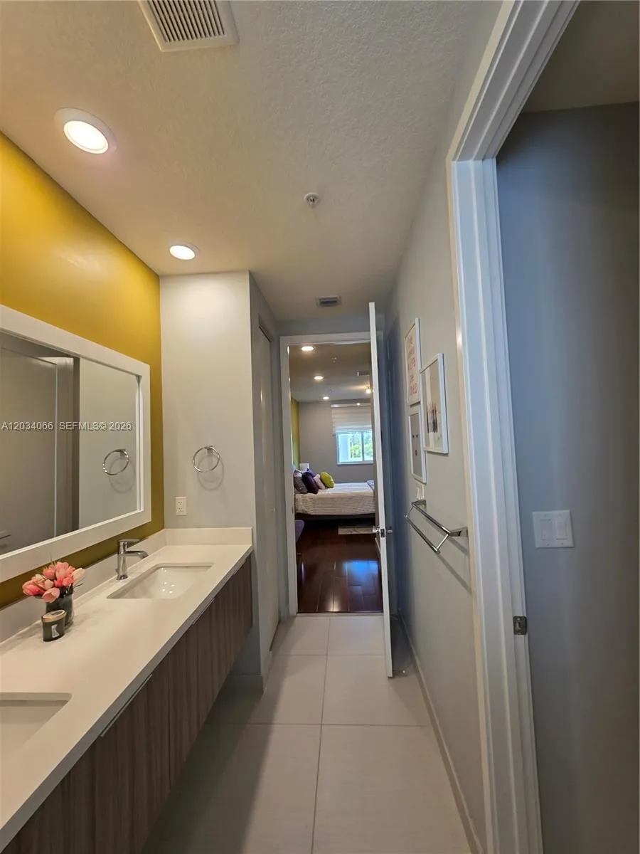 10222 NW 64th Way #302 Doral, FL 33178