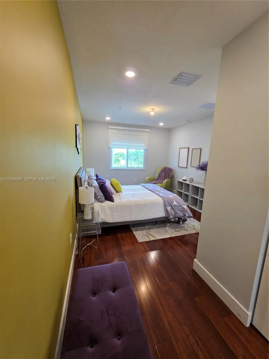 10222 NW 64th Way #302 Doral, FL 33178